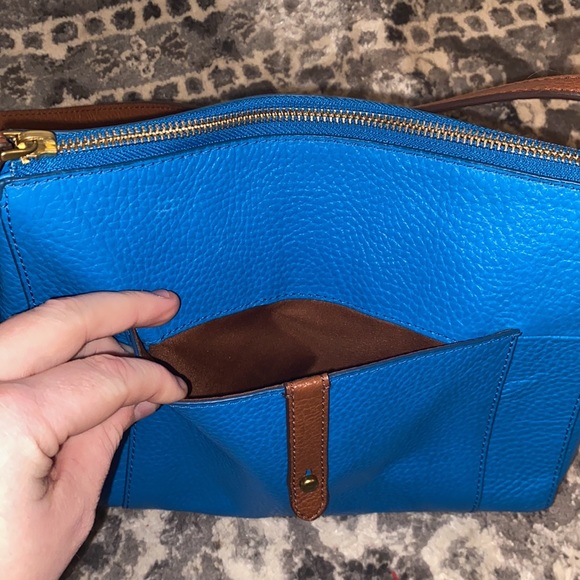 Fossil Gemma leather crossbody flat bag with zipper - Picture 4 of 10